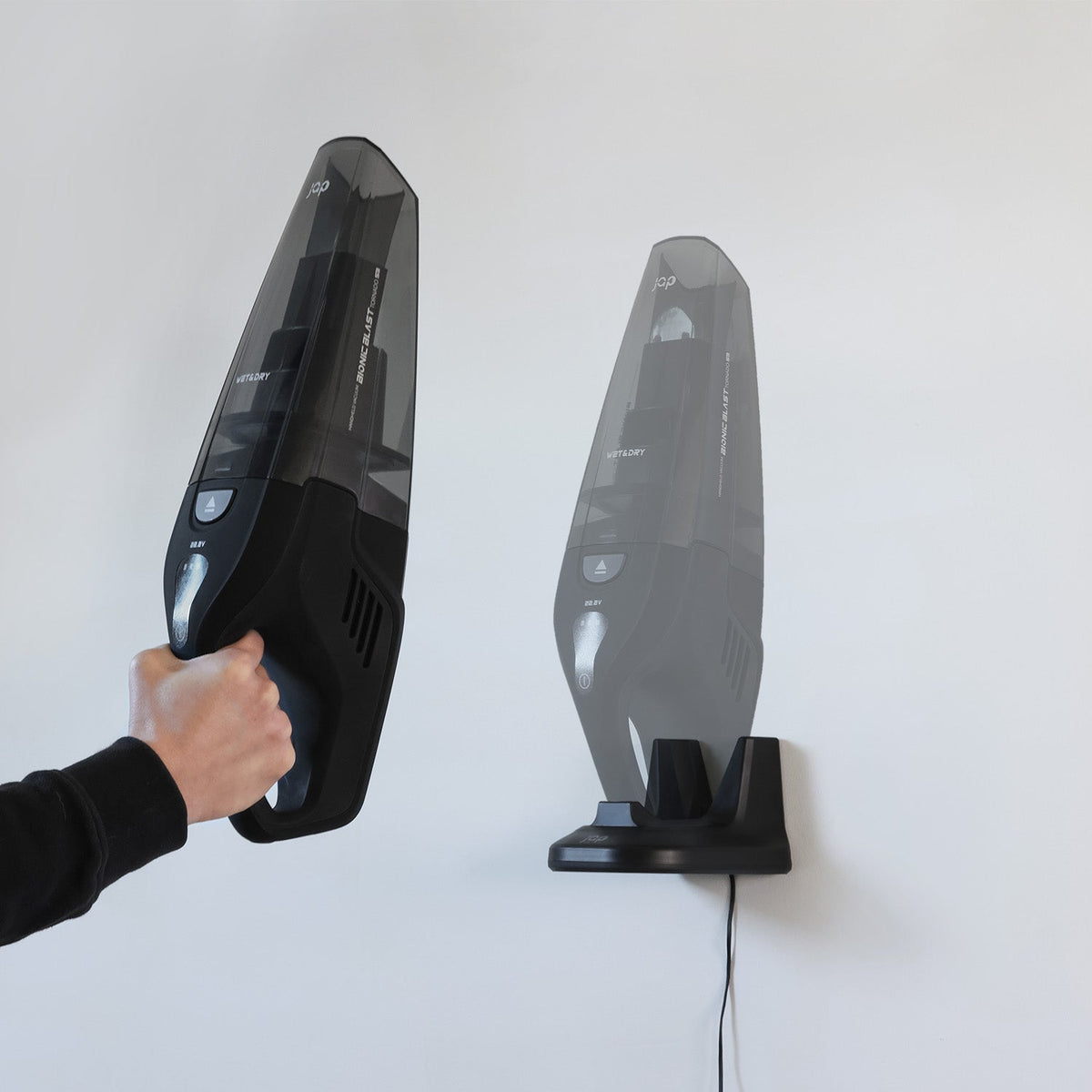 JAP Tornado S2 oplaadstation met 14,8 V adapter in gebruik