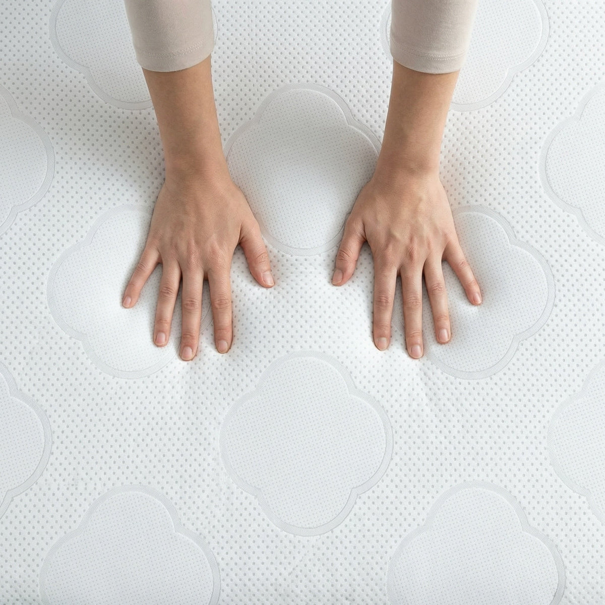 FLOAT CloudSpring eenpersoons luchtbed met schuimtopper, in gebruik