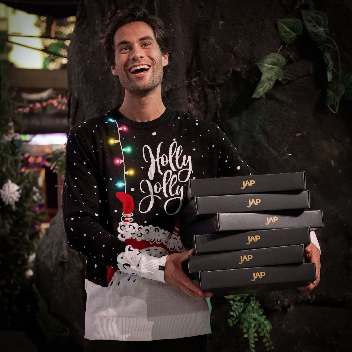 JAP Kersttrui met lichtjes - Holly Jolly, gedragen