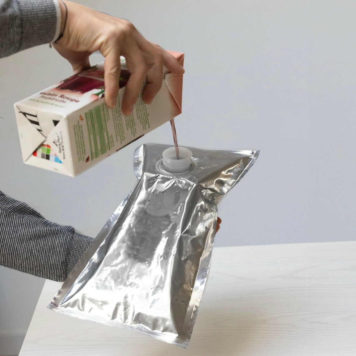 JAP Interactieve Kersttrui - CHEERS! Moose Juice, gedragen